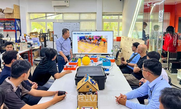 Trung tâm Khởi nghiệp và Ðổi mới sáng tạo tỉnh Cà Mau (CiNEC) thường xuyên tổ chức các buổi học hỏi kinh nghiệm, tập huấn ở các công ty hàng đầu về nhân lực tại Thành phố Hồ Chí Minh để giúp đội ngũ trẻ trong lĩnh vực khởi nghiệp, đổi mới sáng tạo có cơ hội cọ xát thực tế.
