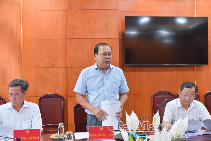  Phó Giám đốc Sở Văn hoá, Thể thao và Du lịch Nguyễn Văn Đen báo cáo hiện trạng và dự thảo đề cương Đề án.