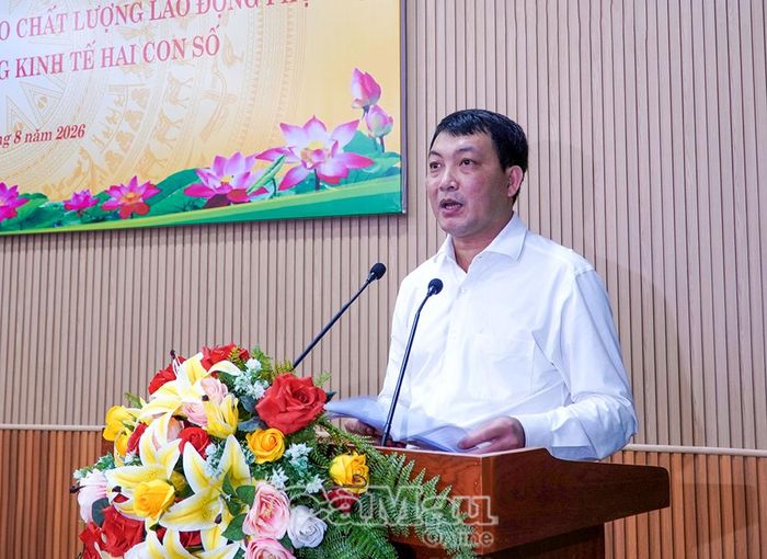 Giám đốc Sở Nội vụ Nguyễn Minh Nhứt thông tin về thực trạng nguồn lao động trên địa bàn tỉnh.