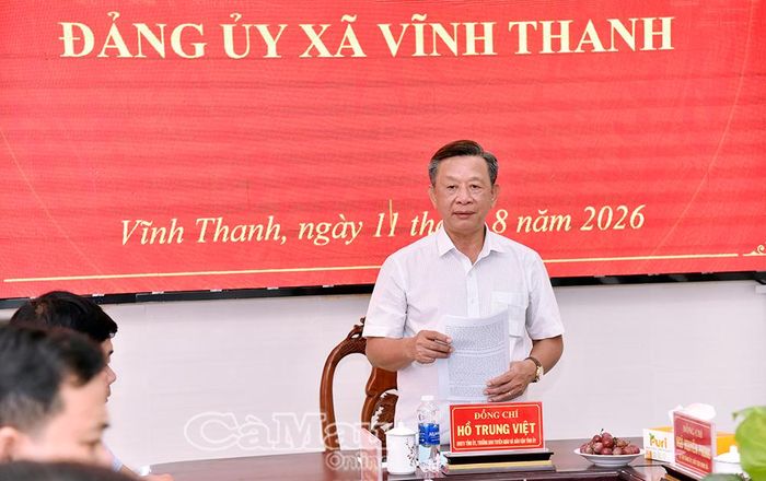 Đồng chí Hồ Trung Việt, Trưởng Ban Tuyên giáo và Dân vận Tỉnh uỷ, đề nghị xã Vĩnh Thanh tiếp tục thực hiện nhiệm vụ Tỉnh uỷ giao về ứng dụng mạnh mẽ khoa học - kỹ thuật vào sản xuất lúa đạt năng suất, chất lượng cao.