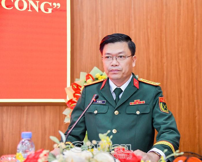 Đại tá Võ Thành Lê, Chính uỷ Bộ CHQS tỉnh Cà Mau, phát biểu tại buổi lễ.