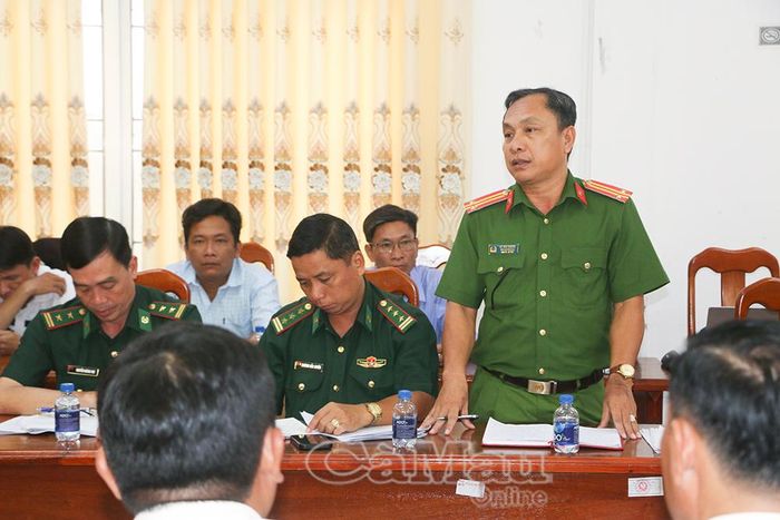 Trung tá Hồ Hữu Hưởng, Phó Đội trưởng Đội điều tra án kinh tế môi trường (lĩnh vực nông nghiệp và môi trường), Công an tỉnh trao đổi thêm một số vấn đề liên quan đến công tác xử lý các vi phạm tại địa bàn kiểm tra.