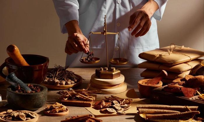 Bộ Y tế yêu cầu tăng cường kiểm tra hoạt động kinh doanh dược liệu, thuốc cổ truyền và khám bệnh, chữa bệnh bằng y học cổ truyền. Ảnh: chinhphu.vn