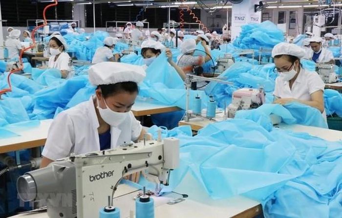 Người lao động làm việc ngay lễ: Làm việc vào ban ngày nhận ít nhất 400% lương; Làm việc vào ban đêm nhận ít nhất 490% lương. Ảnh minh họa.↵
