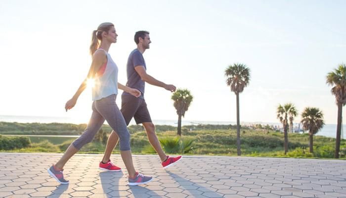 Bài kiểm tra đi bộ 6 phút giúp đánh giá khả năng vận động và sức bền tim phổi. Ảnh minh họa
