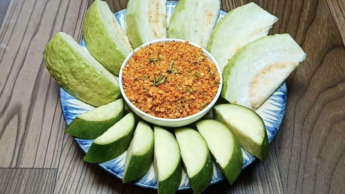 Muối ớt đỏ cũng là loại muối chấm phổ biến giúp nâng tầm món ăn. Ảnh minh họa