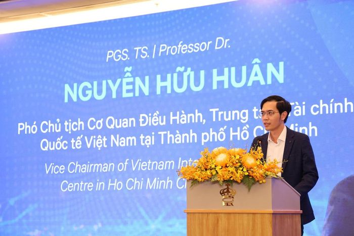 PGS. TS Nguyễn Hữu Huân, Phó Chủ tịch Cơ quan điều hành Trung tâm Tài chính Quốc tế tại TP.HCM phát biểu tại hội nghị.