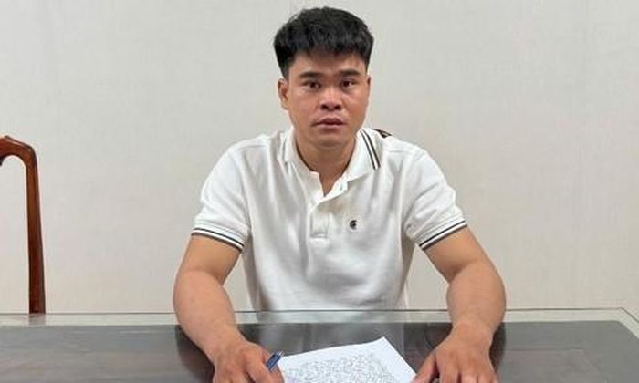 Dương Đại Long tại cơ quan Công an