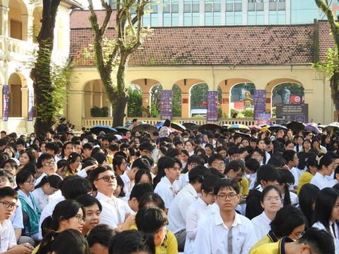 Lễ phát động Chiến dịch "Không một mình - Cùng nhau an toàn trực tuyến" trên địa bàn TPHCM thu hút đông đảo học sinh tham gia
