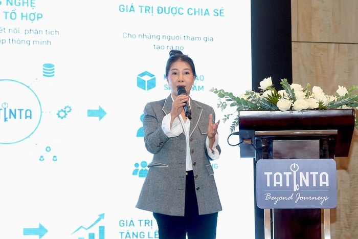 Bà Lê Hoàng Yến, CEO Công ty cổ phần TATINTA giới thiệu hệ sinh thái du lịch TATINTA.