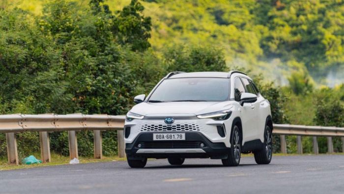 Toyota Việt Nam cho biết hãng bán 7.081 xe HEV trong 6 tháng đầu năm, tăng 106%, tương đương khoảng 65% thị phần hybrid. Ảnh: Toyota.