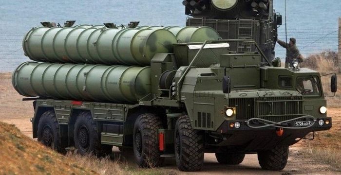 Ống phóng từ hệ thống phòng không tầm xa S-400 của Nga. Ảnh Miltary Watch