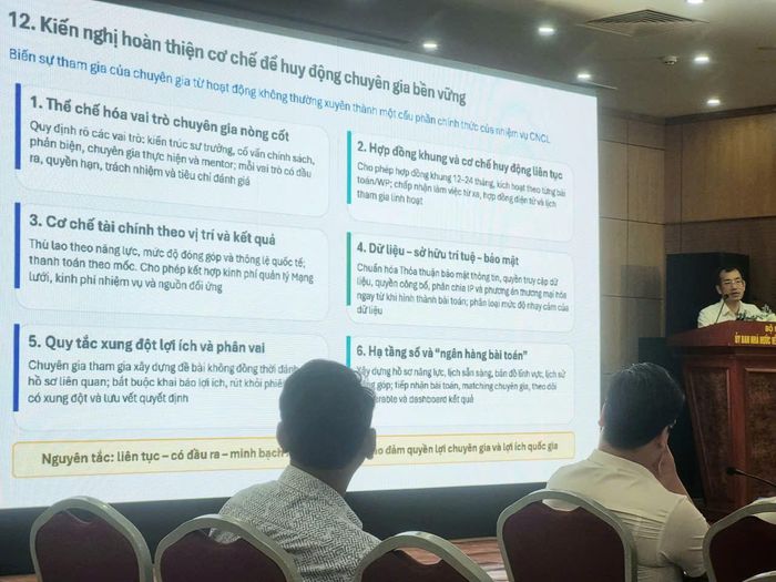 Các đại biểu chia sẻ tại hội thảo. 