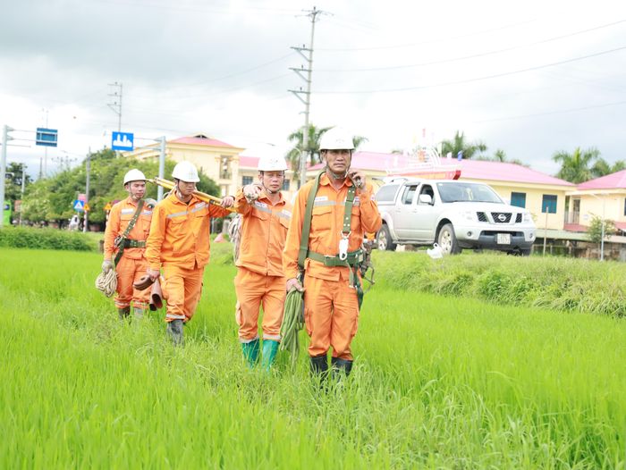 Vật tư, phương tiện phục vụ công tác phòng, chống thiên tai được EVNNPC kiểm tra, chuẩn bị sẵn sàng.
