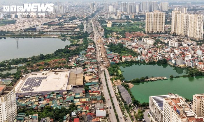 Nhìn từ trên cao, đoạn đường Tam Trinh từ nút giao đường Đỗ Mười đến khu vực hồ Yên Sở đã được hoàn thiện và đưa vào khai thác từ nhiều năm trước. Đây là đoạn có hạ tầng tương đối đồng bộ với vỉa hè, cây xanh, hệ thống chiếu sáng và mặt đường hoàn chỉnh.