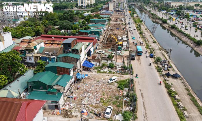 Sau nhiều năm chậm triển khai do vướng giải phóng mặt bằng, diện mạo tuyến đường hiện đã có nhiều thay đổi. Phần lớn các công trình trong phạm vi thu hồi đã được tháo dỡ, tạo những khoảng mặt bằng lớn để phục vụ thi công.