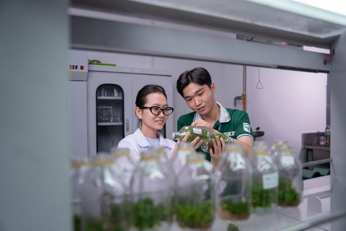 Góc xưởng thực nghiệm chế biến thực phẩm hiện đại.