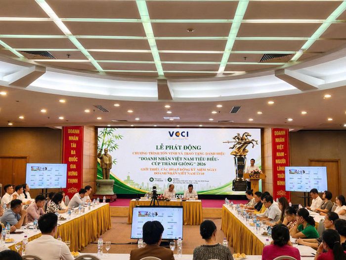 VCCI xét tôn vinh 100 doanh nhân tiêu biểu, trao Cúp Thánh Gióng năm 2026.