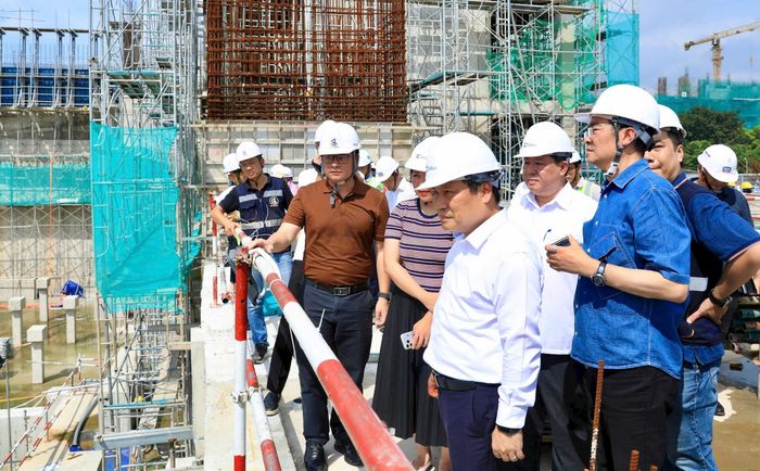 Chủ tịch UBND thành phố Hà Nội Vũ Đại Thắng kiểm tra tiến độ Dự án Nhà hát Ngọc Trai và Công viên văn hóa nghệ thuật chuyên đề. Ảnh: Quang Thái