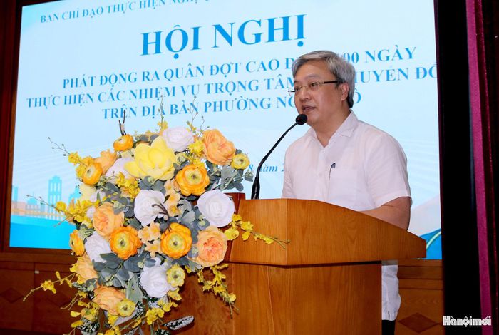 Chủ tịch UBND phường Nghĩa Đô Đỗ Việt Hưng phát biểu tại hội nghị. Ảnh: MT