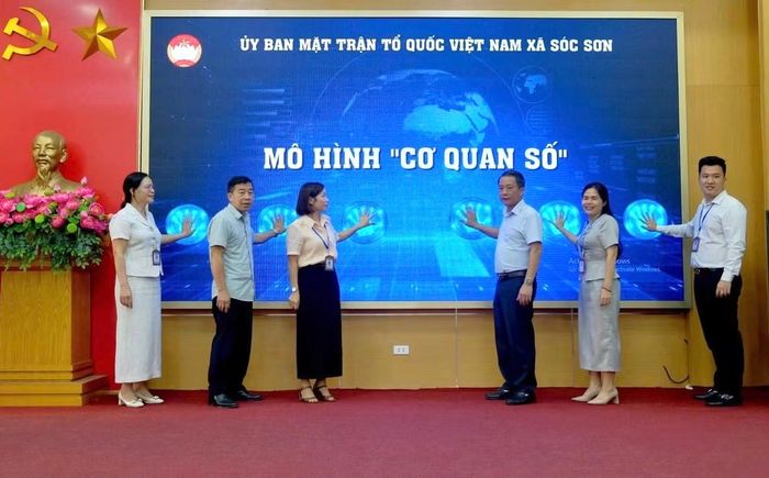 Uỷ ban MTTQ Việt Nam xã Sóc Sơn ra mắt mô hình "Cơ quan số". Ảnh: Tùng Nguyễn.