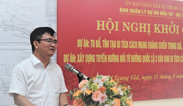 Bí thư Đảng ủy, Chủ tịch HĐND xã Trung Giã Lê Hữu Mạnh phát biểu tại hội nghị. Ảnh: Đức Hiển