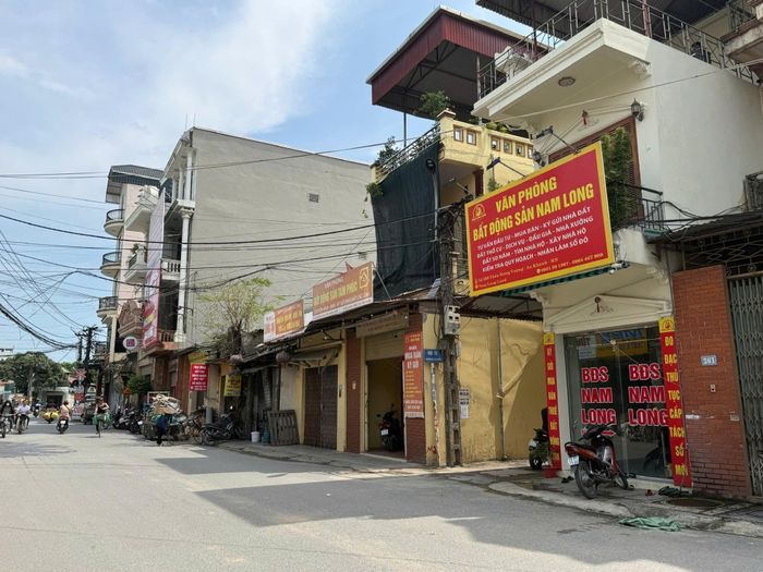 Các hộ dân đã sử dụng đất, xây dựng nhà và sinh sống ổn định hơn 1/4 thế kỷ, nhưng đến nay chưa được cấp giấy chứng nhận quyền sử dụng đất. Ảnh: PV