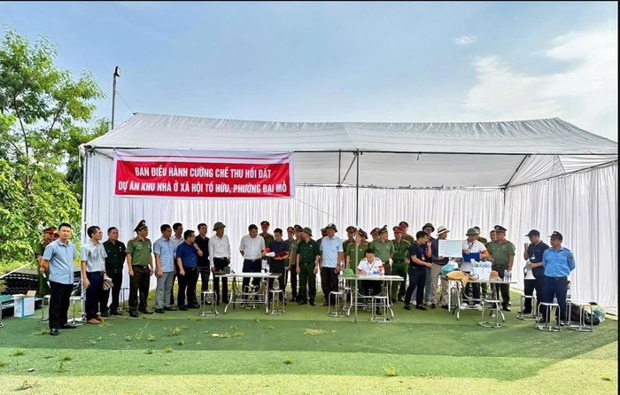 Ban điều hành cưỡng chế thu hồi đất. Ảnh: PV