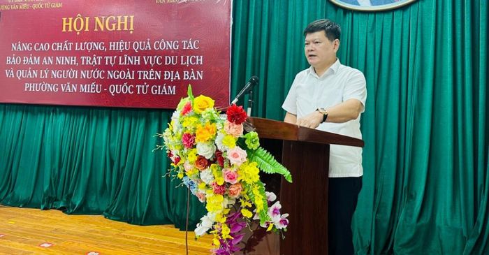 Phó Chủ tịch UBND phường Văn Miếu - Quốc Tử Giám Vũ Đức Tuyên chia sẻ tại hội nghị. Ảnh: Quyên An