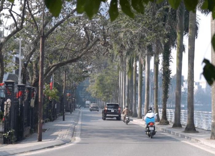 Đường Nguyễn Đình Thi mỗi ngày thêm đẹp. Ảnh: Đức Tuấn