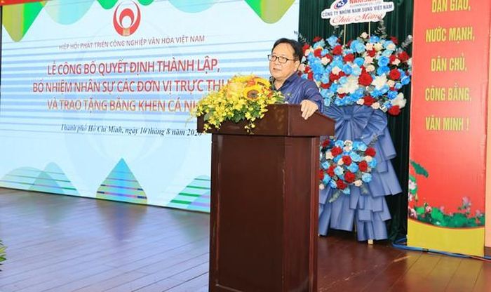 NSND Vương Duy Biên - nguyên Thứ trưởng Bộ Văn hóa thể thao và Du lịch, Chủ tịch Hiệp hội Phát triển công nghiệp văn hóa Việt Nam phát biểu.
