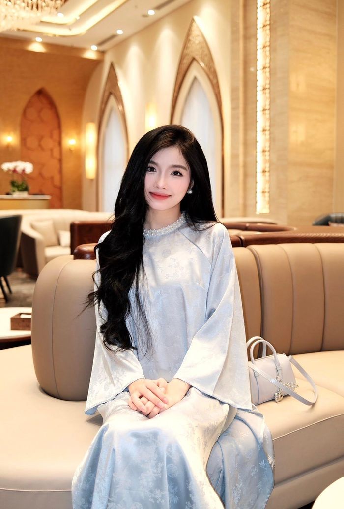 "Danh hiệu Á hậu trước đó là một cột mốc đẹp mà tôi luôn trân trọng. Với tôi, Hoa hậu Việt Nam là một hành trình hoàn toàn mới, thử thách bản thân ở một môi trường chuyên nghiệp hơn và xem mình đã trưởng thành đến đâu. Nếu có cơ hội đi xa, tôi sẽ rất biết ơn. Còn nếu chưa, tôi tin đây vẫn sẽ là một hành trình rất ý nghĩa", Vũ Hồng Hạnh bày tỏ.