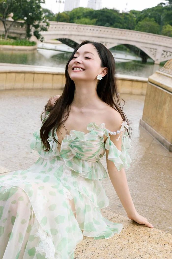 Ở phần bình luận, nhiều khán giả động viên Lan Phương đừng kiêng ăn, hãy giữ trạng thái như hiện tại vì trông cô trẻ trung, sức sống hơn hẳn thời gian trước.