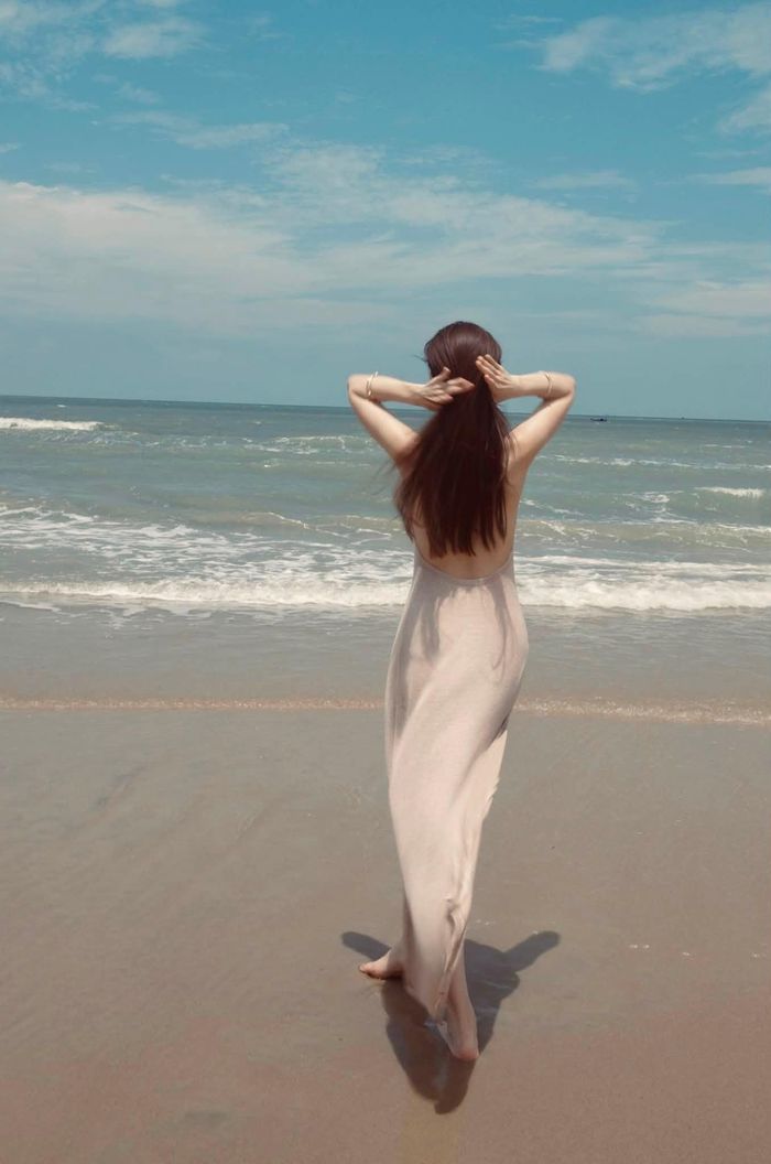 Dù bận rộn với thiên chức làm mẹ, nữ diễn viên vẫn chăm chút cho bản thân, duy trì lối sống lành mạnh để vừa tận hưởng vai trò của một người vợ, người mẹ, vừa không đánh mất chính mình. Đó cũng là lý do cô luôn nằm trong danh sách những mỹ nhân Việt giữ dáng chuẩn nhất dù đã trải qua sinh nở.