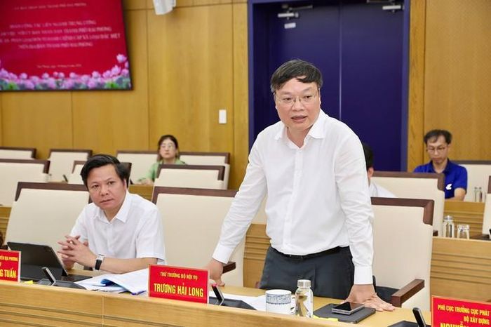 Thứ trưởng Bộ Nội vụ Trương Hải Long ghi nhận sự chuẩn bị và tinh thần tiếp thu nghiêm túc của Hải Phòng trong quá trình xây dựng đề án. Ảnh: CTTDT thành phố.
