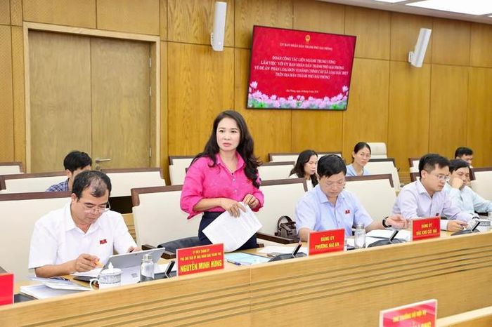 Bí thư Đảng ủy phường Hải An Nguyễn Thị Thu phát biểu tại Hội nghị. Ảnh: CTTDT thành phố.