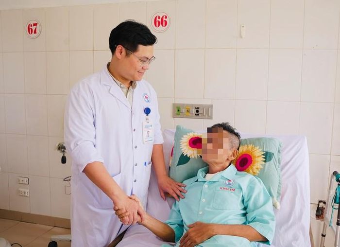 Sau khi được cấp cứu, can thiệp kịp thời, ông C. dần hồi phục. Ảnh: Mỹ Châu.