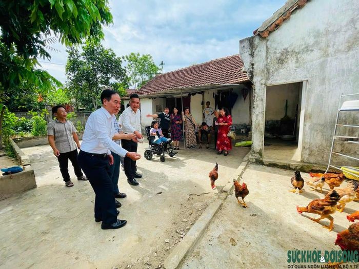 Mô hình "Chăn nuôi gia cầm an toàn sinh học - Vốn quay vòng" giúp người khuyết tật có thêm điều kiện tạo thu nhập. (Ảnh: NVCC)