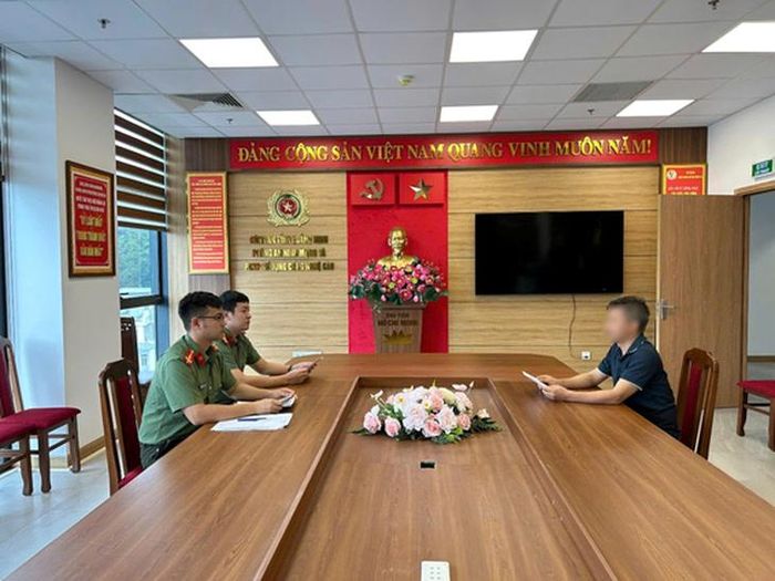 Anh V.T.H tại cơ quan công an. Ảnh: Công an tỉnh Quảng Ninh