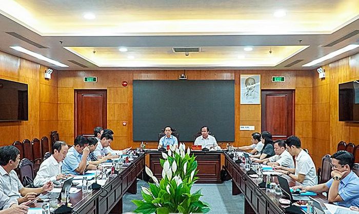Ban Chỉ đạo thực hiện Nghị quyết 72 của tỉnh Cà Mau họp hôm 7/8. Ảnh: CMO.