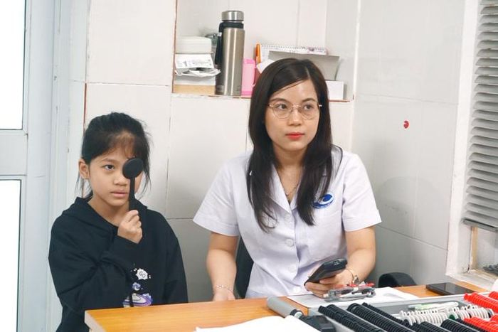 Các bệnh lý về mắt ở lứa tuổi mầm non và tiền tiểu học đang có xu hướng gia tăng nhanh chóng. Ảnh HĐ.