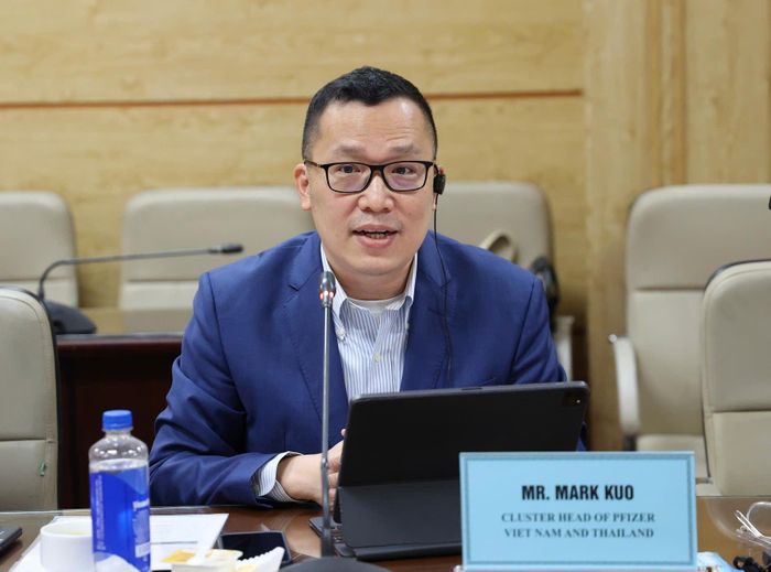 Ông Mark Kuo,Tổng Giám đốc Pfizer Việt Nam và Thái Lan phát biểu.  Ảnh: Trần Minh