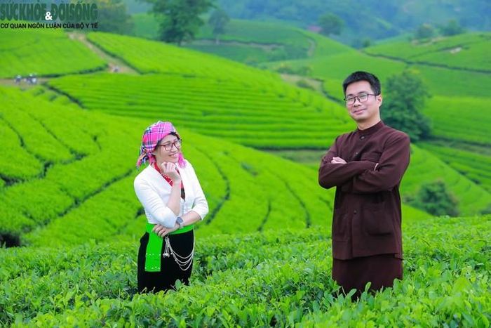 Những đồi chè xanh ngút ngàn ở xã Long Cốc. Ảnh: Amazing Long Cốc