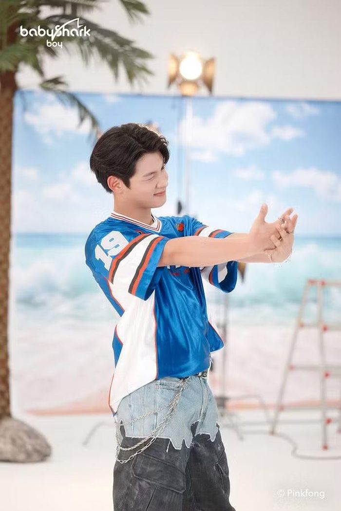 Sau một thập kỷ, cậu bé trong Baby Shark đã "lột xác" với ngoại hình chuẩn tân binh K-Pop.