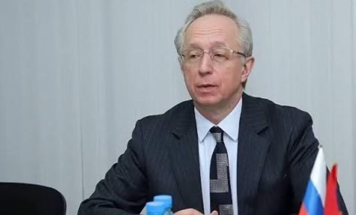 "Tổng thống Vladimir Putin nhiều lần tuyên bố không chấp nhận bất cứ sự đóng băng nào nếu không loại bỏ các nguyên nhân gốc rễ của cuộc khủng hoảng này", ông Galuzin nói trong cuộc phỏng vấn với TASS.