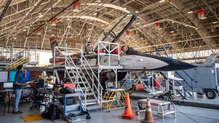Đại diện USAF cho biết giai đoạn tiếp theo của quá trình hiện đại hóa các hệ thống trên máy bay sẽ bao gồm trang bị radar RTX PhantomStrike và một hệ thống truyền dữ liệu mạng chiến trường tiên tiến.