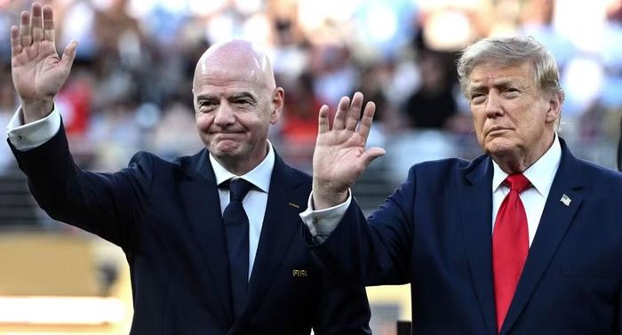 Theo kế hoạch ban đầu, ông Infantino đề xuất tách riêng quyền thương mại World Cup và bán 20% cổ phần cho các nhà đầu tư tư nhân, qua đó thu về khoảng 4,2 tỷ USD.
