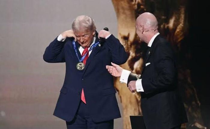 Tổng thống Mỹ Donald Trump ngày 10/8 lên tiếng bảo vệ Chủ tịch FIFA Gianni Infantino, cảnh báo tổ chức này sẽ “mắc sai lầm nghiêm trọng” nếu tìm cách phế truất ông.