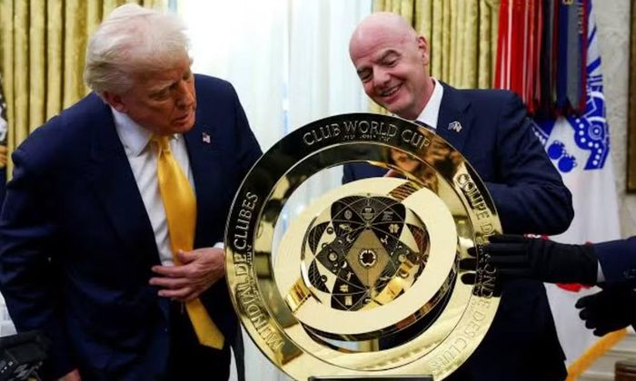 “FIFA sẽ mắc sai lầm nghiêm trọng nếu tìm cách phế truất Chủ tịch Gianni Infantino dù với bất kỳ lý do gì. Nếu ông ấy thôi chức vụ, World Cup sẽ không bao giờ thành công hay sinh lời như vậy nữa!”, ông Trump viết trên mạng xã hội Truth Social.