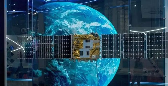 Ông Skibitsky cảnh báo Rassvet có thể hoạt động tương tự Starlink của Mỹ khi hoàn thiện. Theo ông, các cuộc tập kích của Nga ngày càng nhằm vào công nghiệp quốc phòng, hậu cần, cảng biển, đường sắt và cơ sở năng lượng của Ukraine.